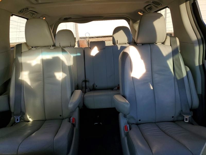 2012 Toyota Sienna xle
