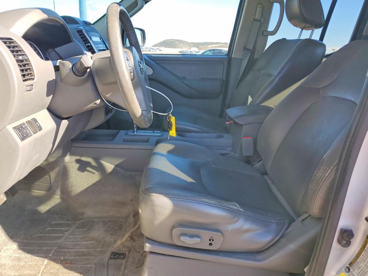 2012 Nissan Frontier s