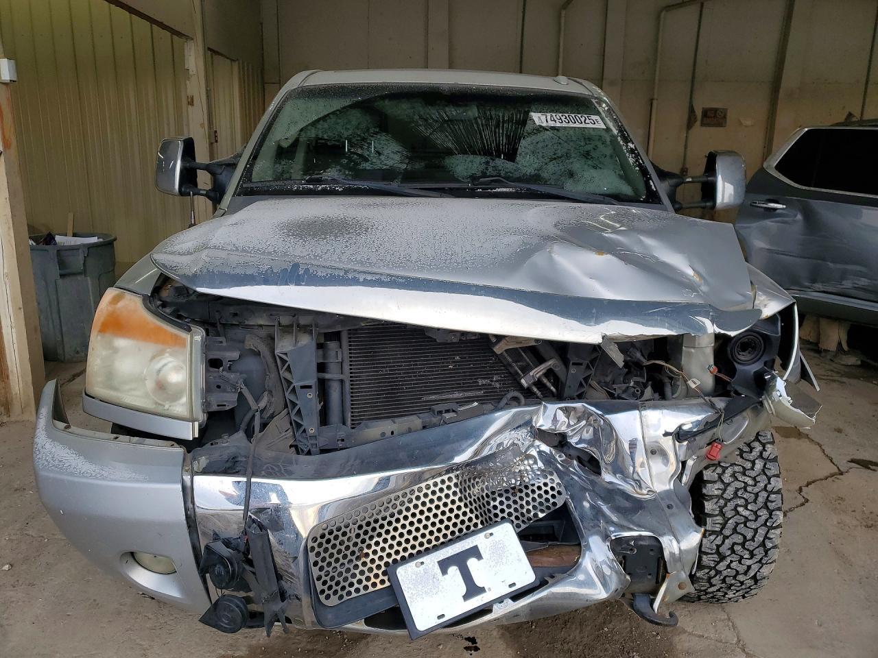2011 Nissan Titan SV