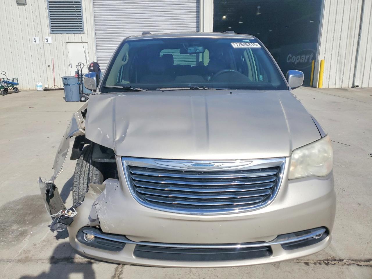 2012 Chrysler Town & Country Touring l