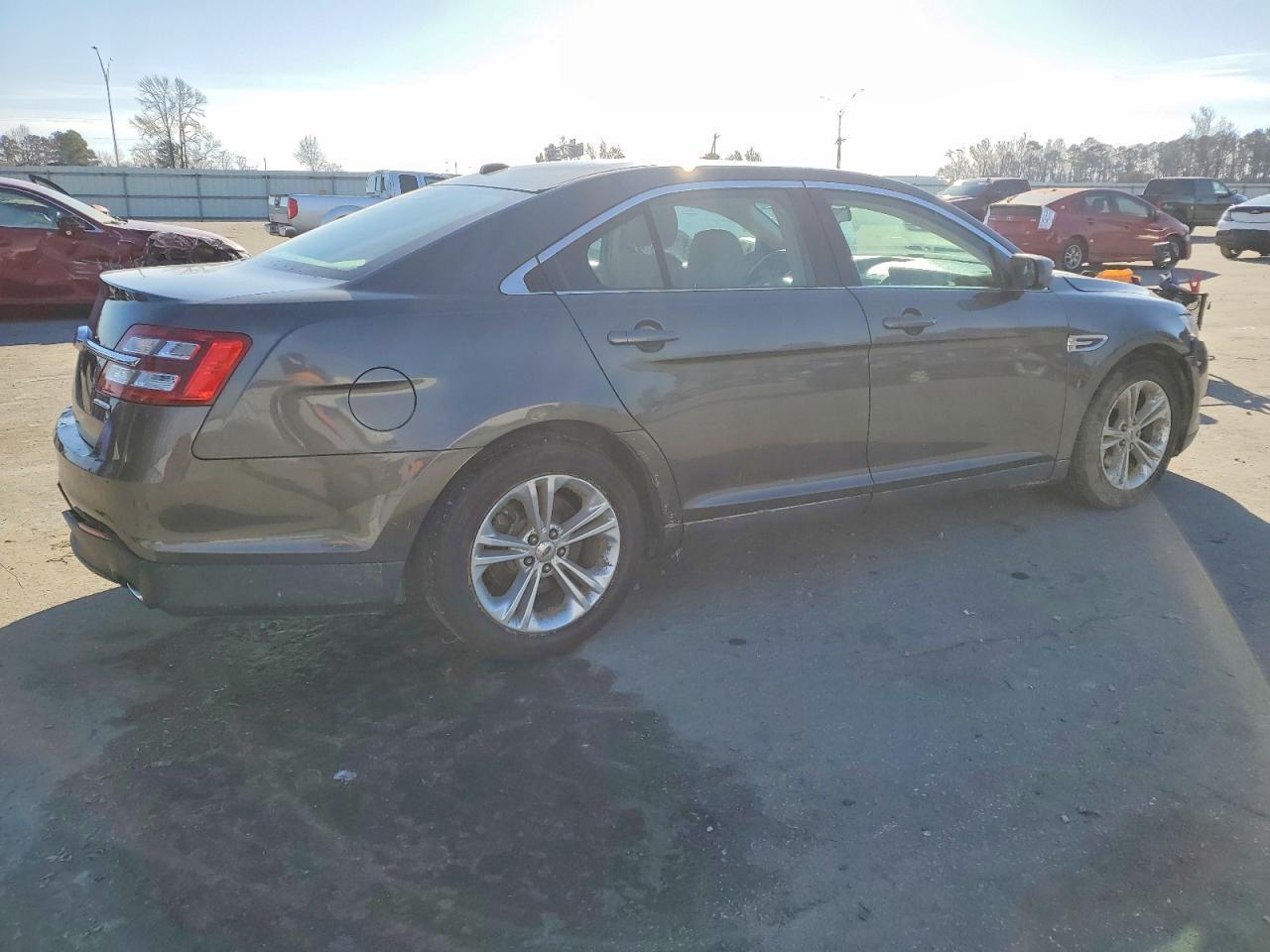 2016 Ford Taurus se