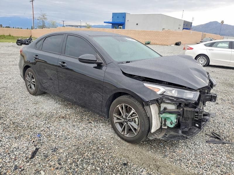 2023 KIA Forte lx