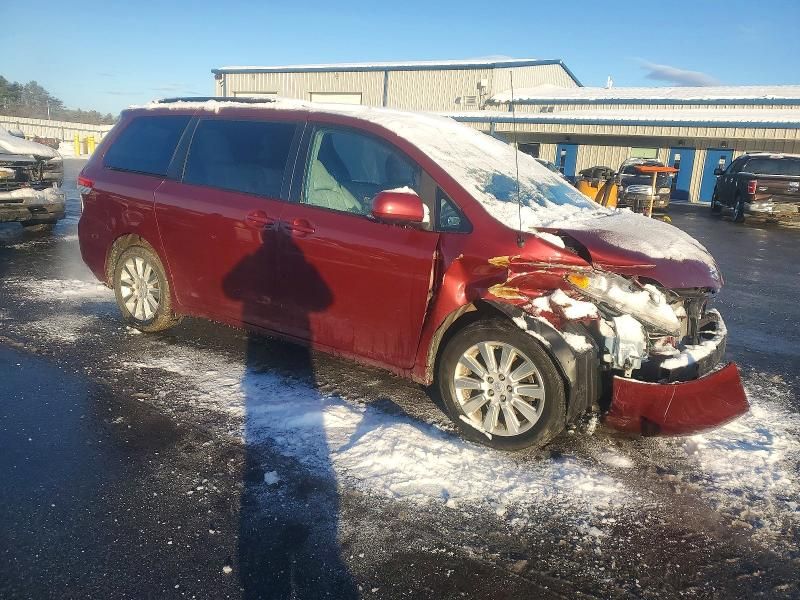 2013 Toyota Sienna le