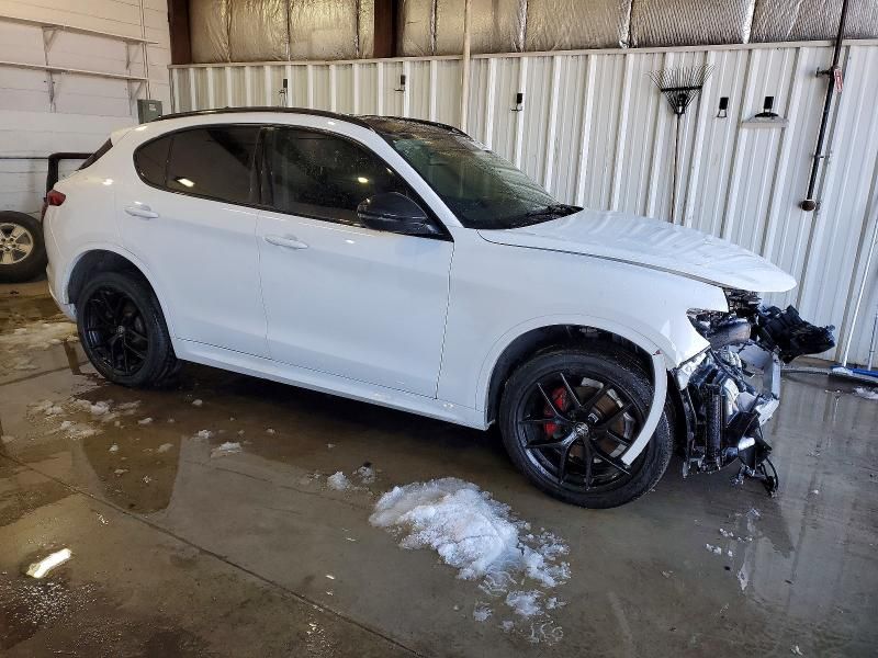 2021 Alfa Romeo Stelvio ti