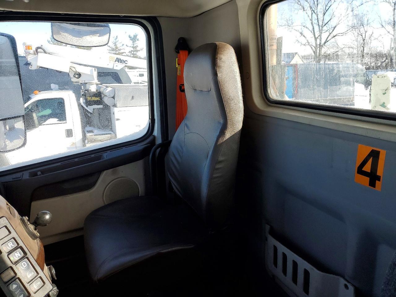 2017 Volvo VNL Semi Truck