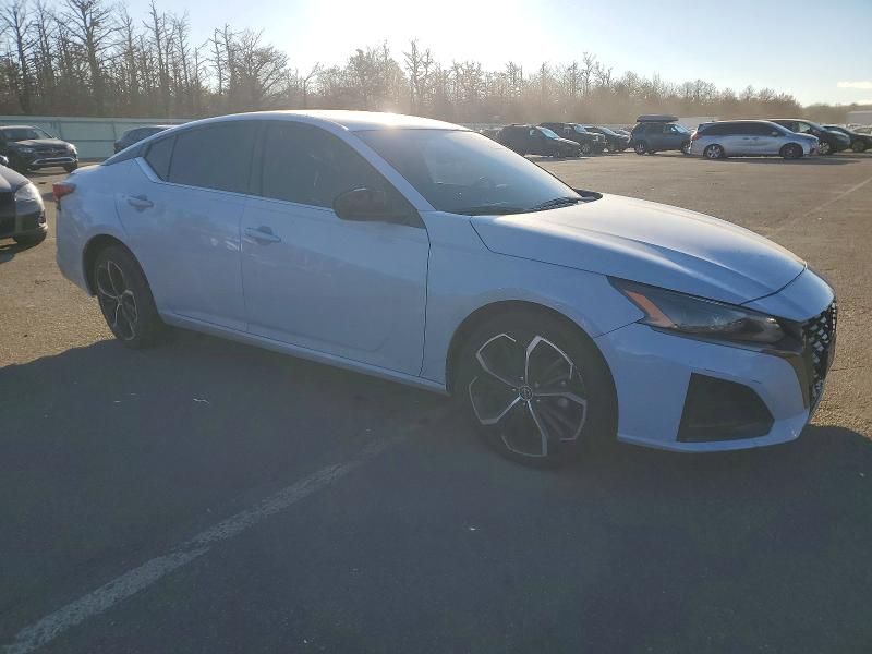 2024 Nissan Altima sr