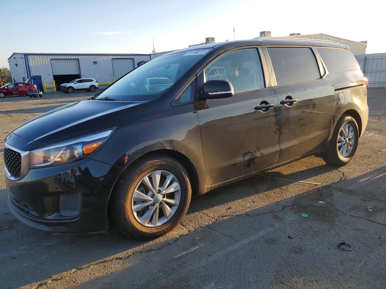 2017 KIA Sedona lx