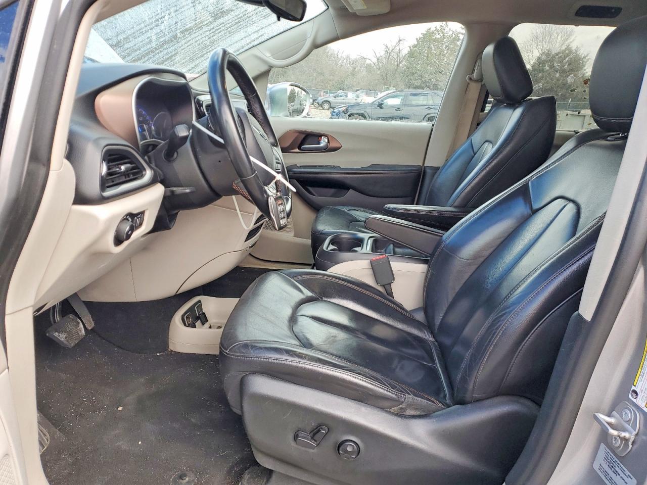 2017 Chrysler Pacifica Touring l