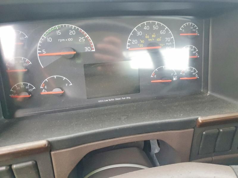 2017 Volvo VNL Semi Truck