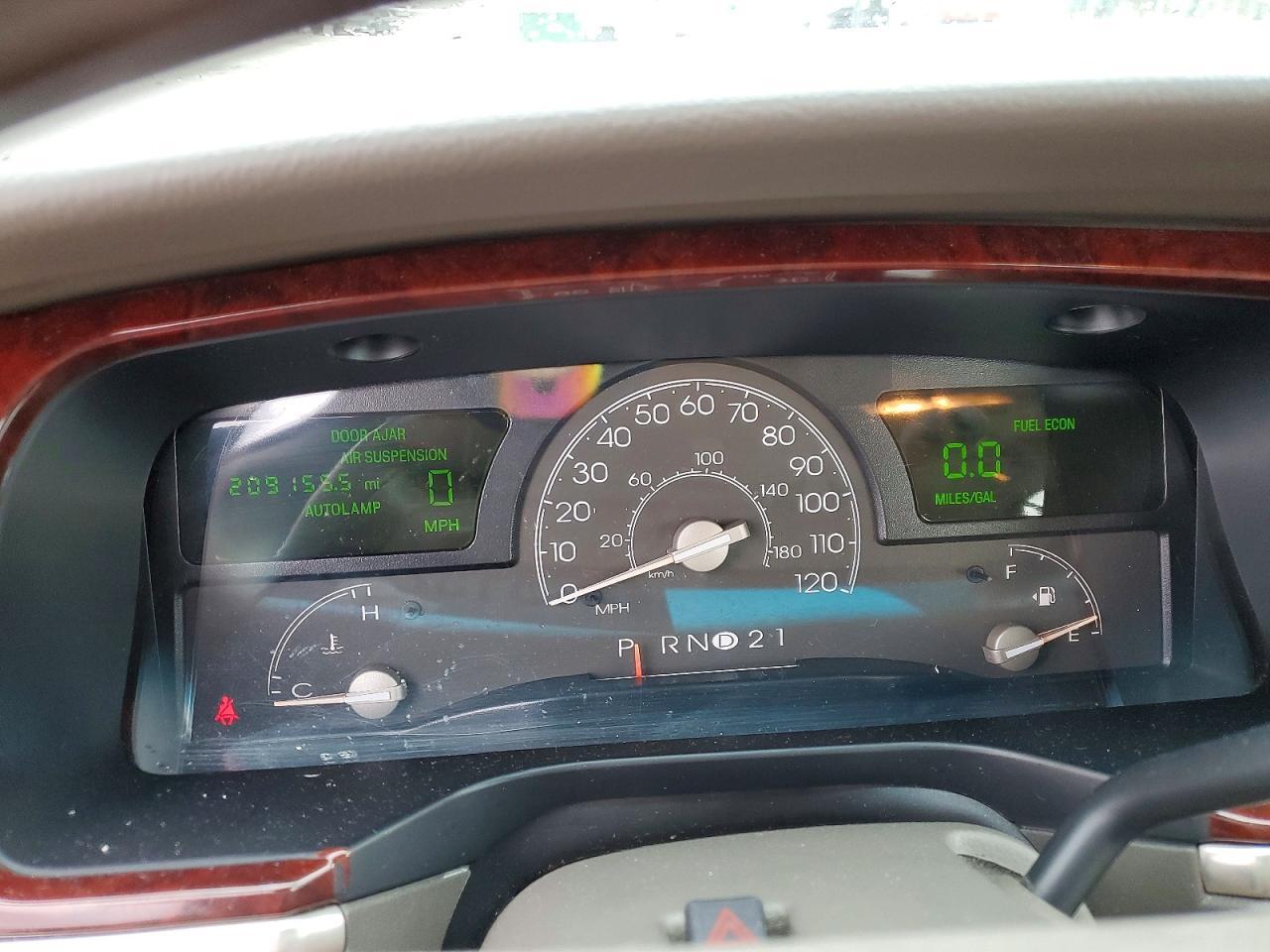 2003 Lincoln Town car Signature
