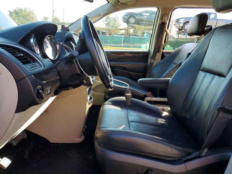 2016 Chrysler Town & Country Touring