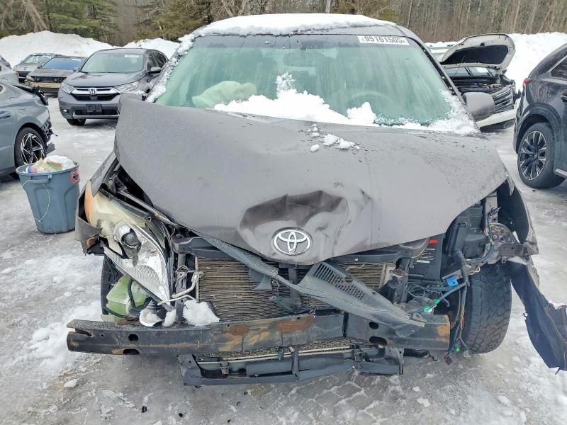 2011 Toyota Sienna le