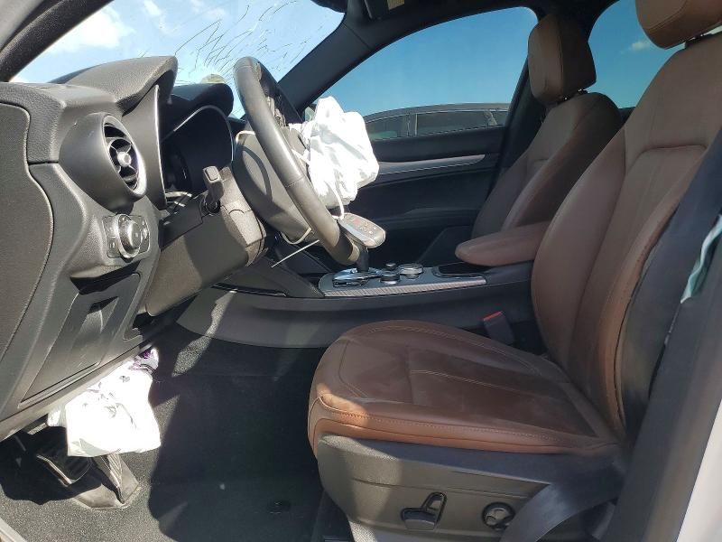 2024 Alfa Romeo Stelvio ti