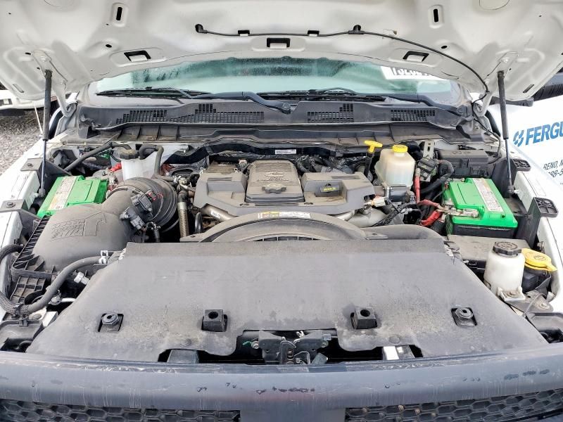 2015 Dodge RAM 5500 Flatbed Truck