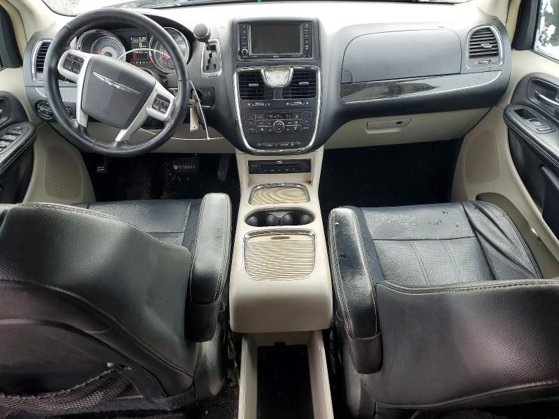 2016 Chrysler Town & Country Touring l