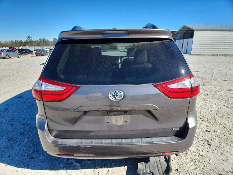 2015 Toyota Sienna xle