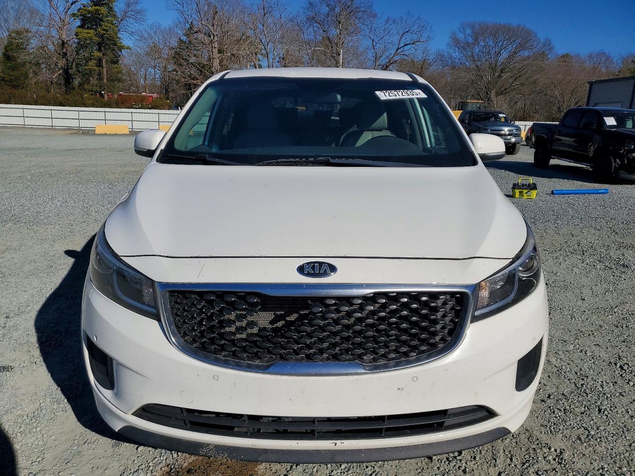 2017 KIA Sedona lx
