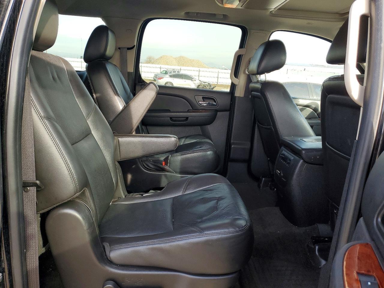 2011 Chevrolet Suburban K1500 ltz
