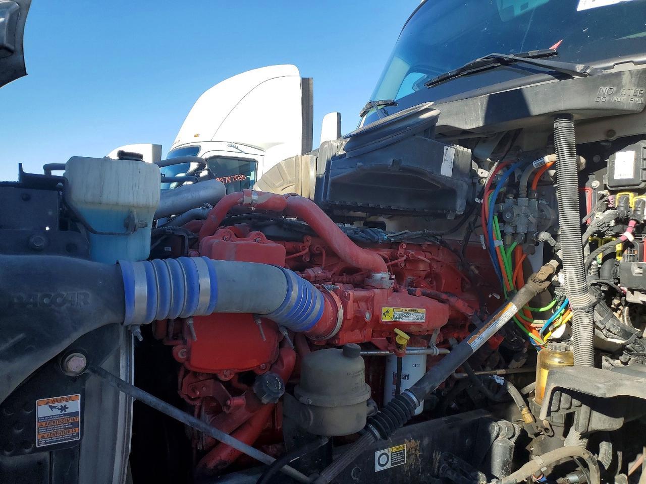 2016 Kenworth T680 Semi Truck