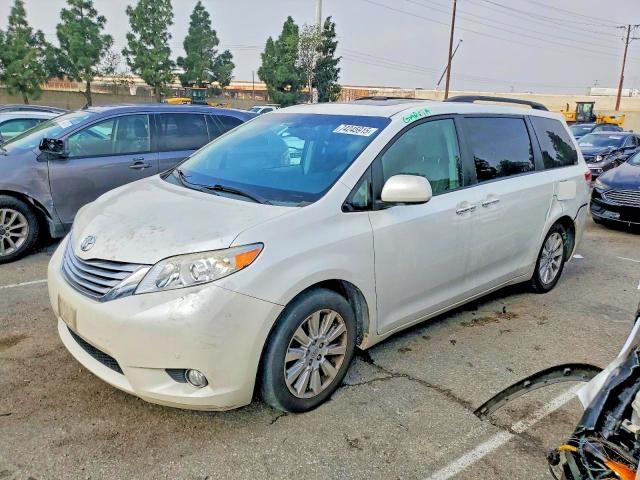 2012 Toyota Sienna xle