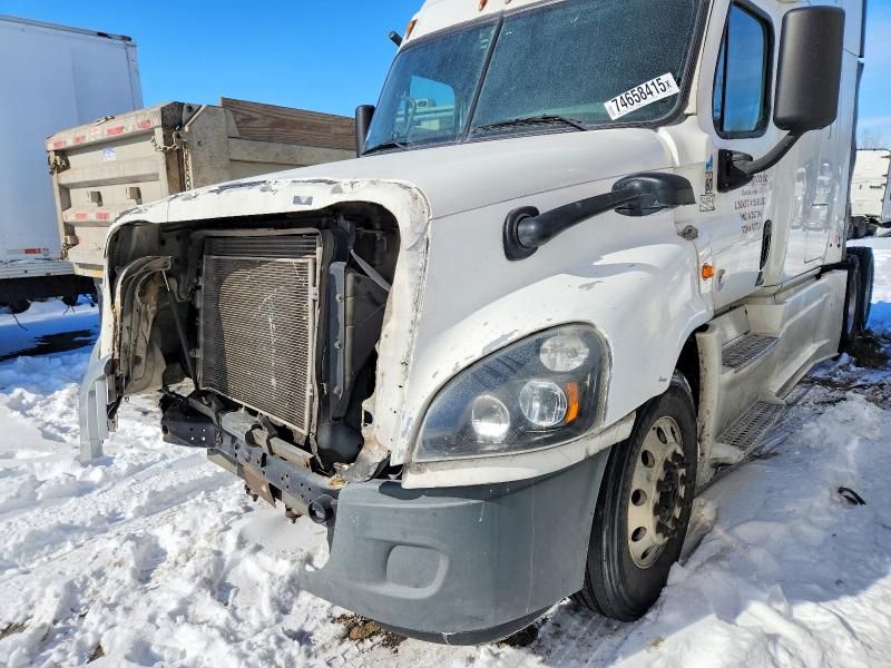 2016 Freightliner Cascadia 125 Semi Truck