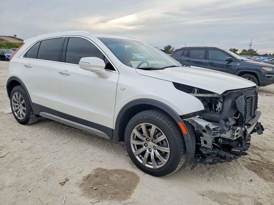 2022 Cadillac XT4 Premium Luxury