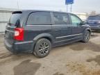 2014 Chrysler Town & Country s