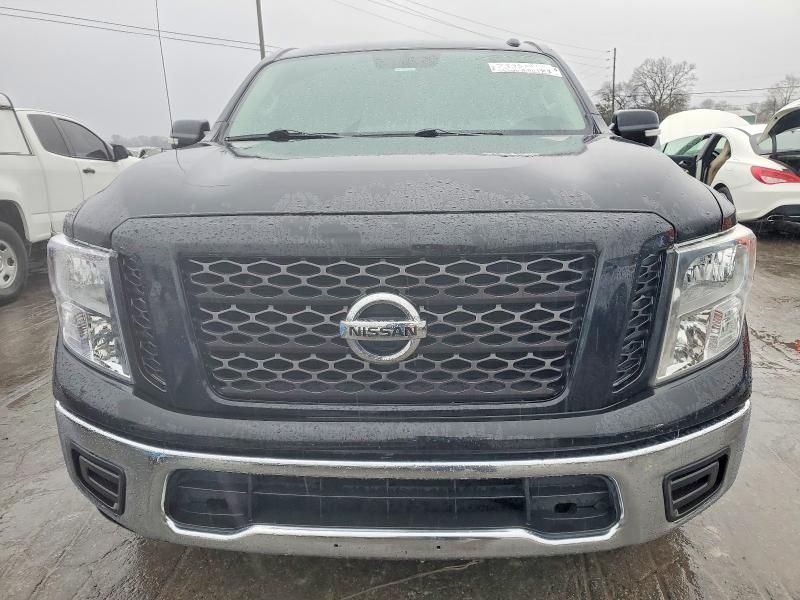 2019 Nissan Titan V8 Crew cab 5.6l sv