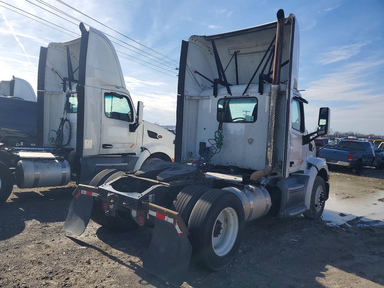 2016 Peterbilt 579 Semi Truck