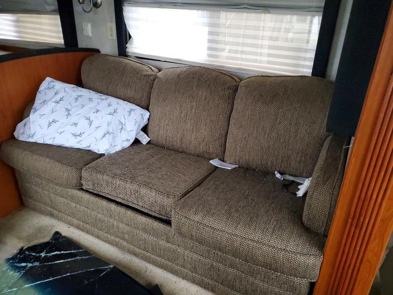 2005 Workhorse Custom Chassis Motorhome Chassis W24