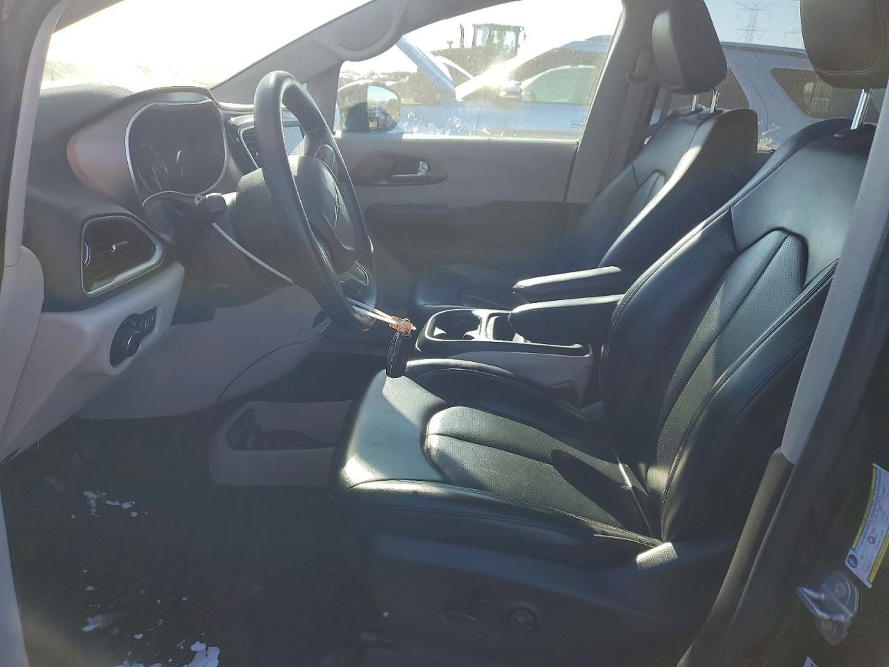 2021 Chrysler Voyager lxi