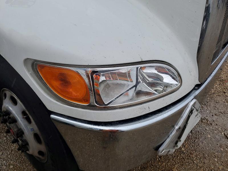 2016 Peterbilt 337 box Truck