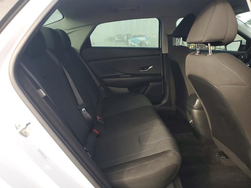 2024 Hyundai Elantra se