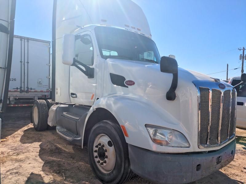2017 Peterbilt 579 Semi Truck