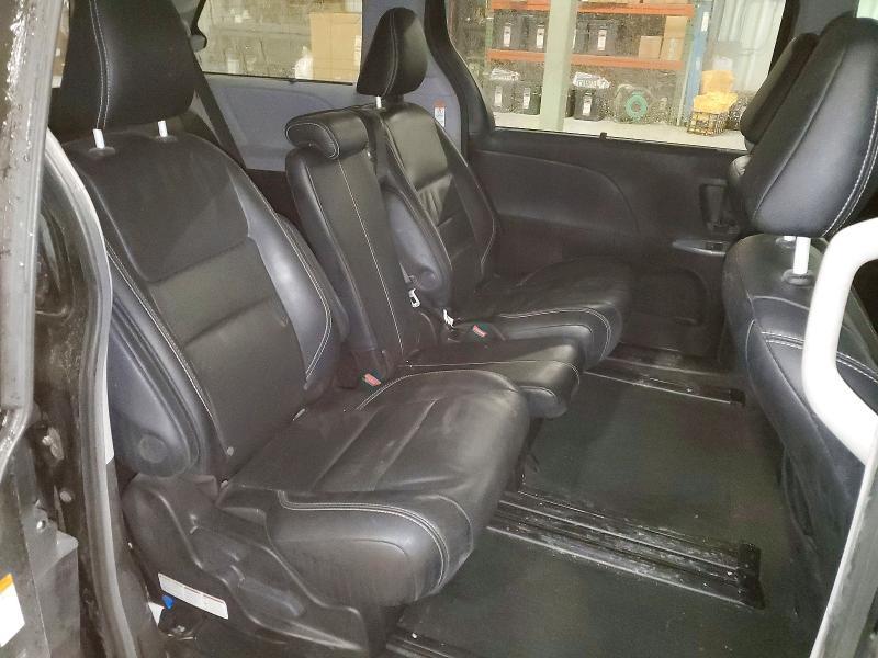 2015 Toyota Sienna Sport