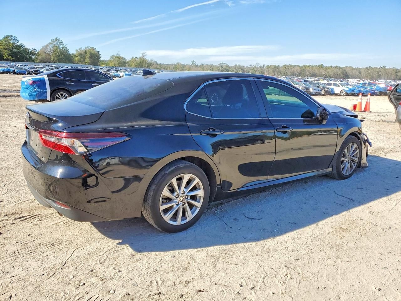 2024 Toyota Camry le