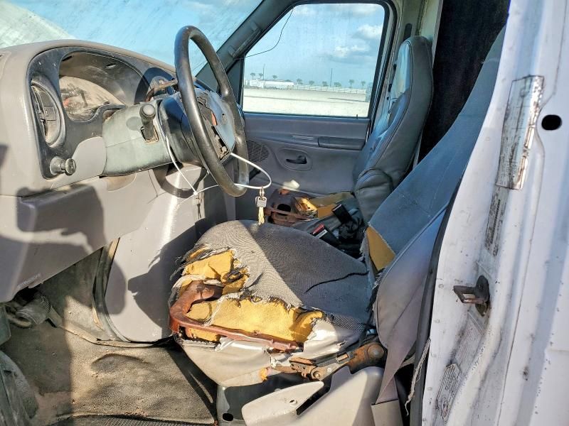 2001 Ford E350 BOX Truck