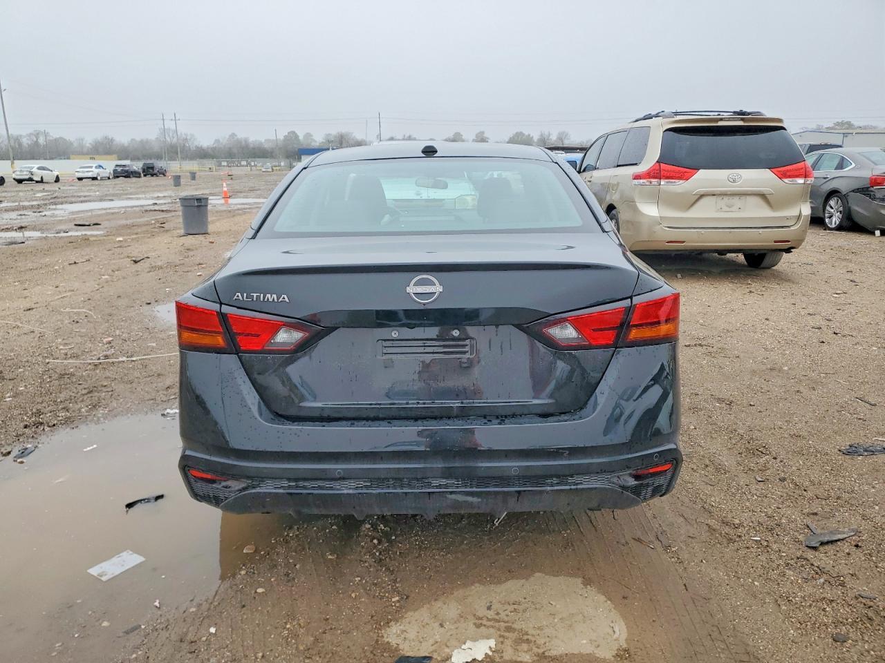 2025 Nissan Altima sv