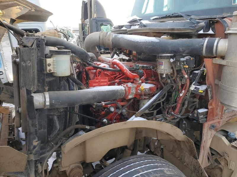 2019 International HX520