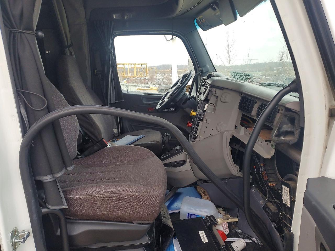 2016 Peterbilt 579 Semi Truck