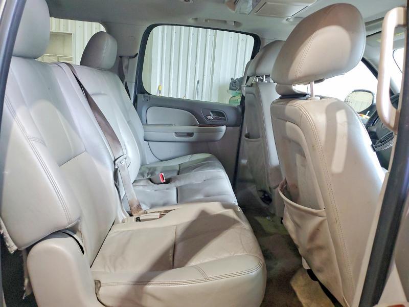 2012 Chevrolet Suburban C1500 lt