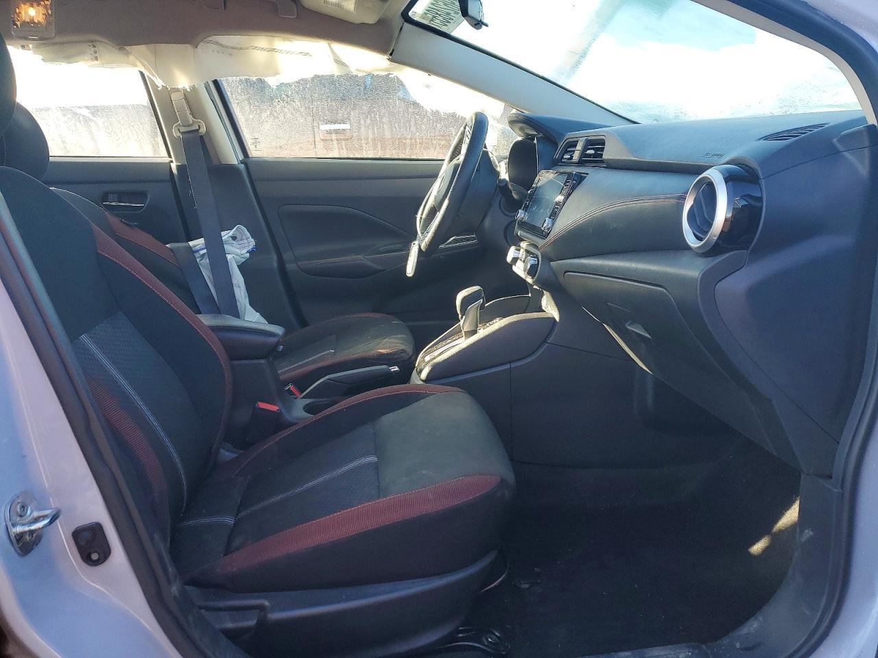 2024 Nissan Versa sr