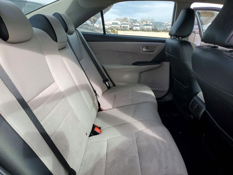 2016 Toyota Camry le