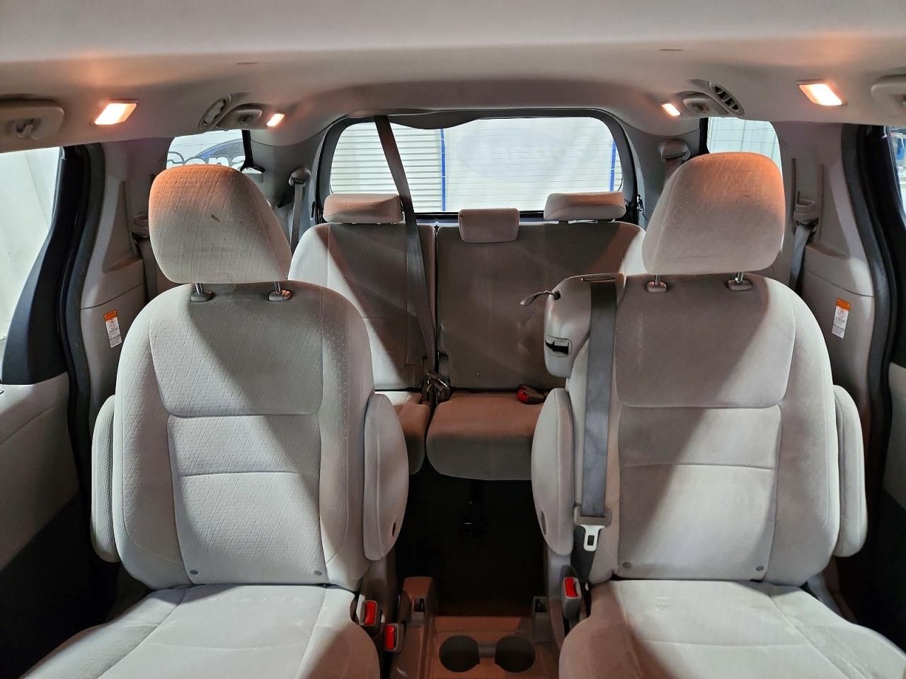 2016 Toyota Sienna le