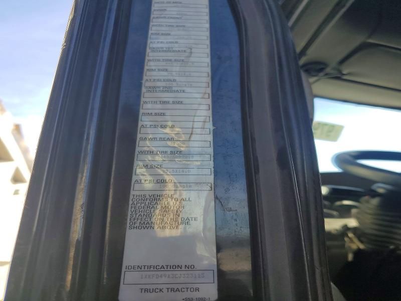 2012 Kenworth T700 Semi Truck