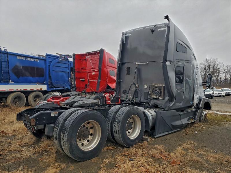 2023 Kenworth T680 Semi Truck