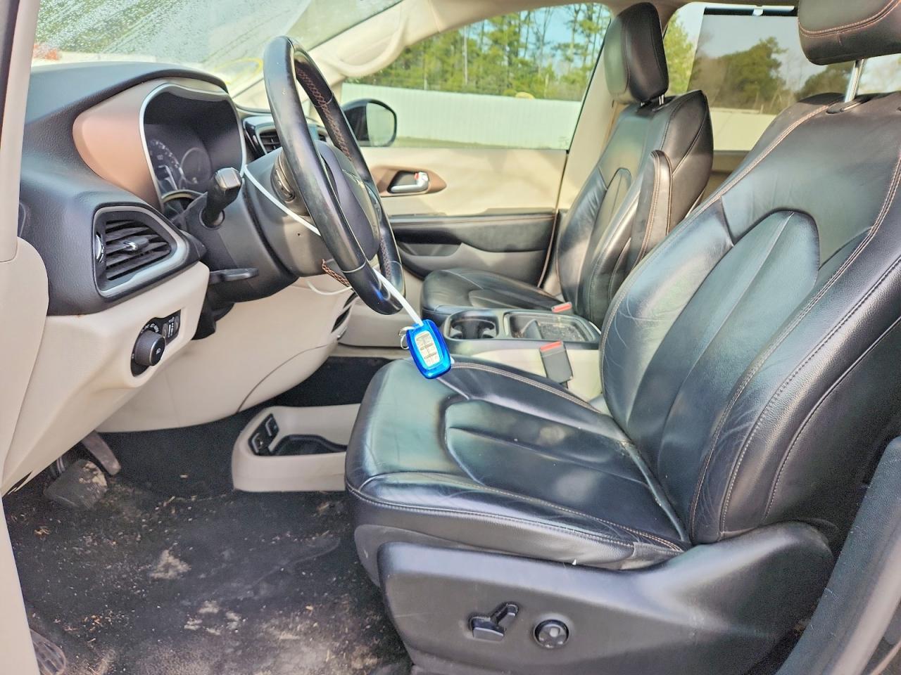 2017 Chrysler Pacifica Touring l