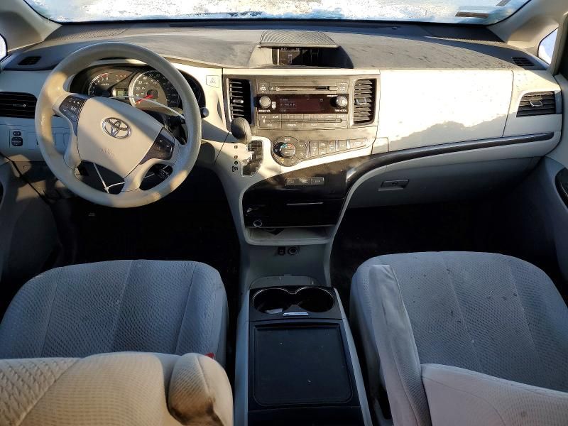 2013 Toyota Sienna le