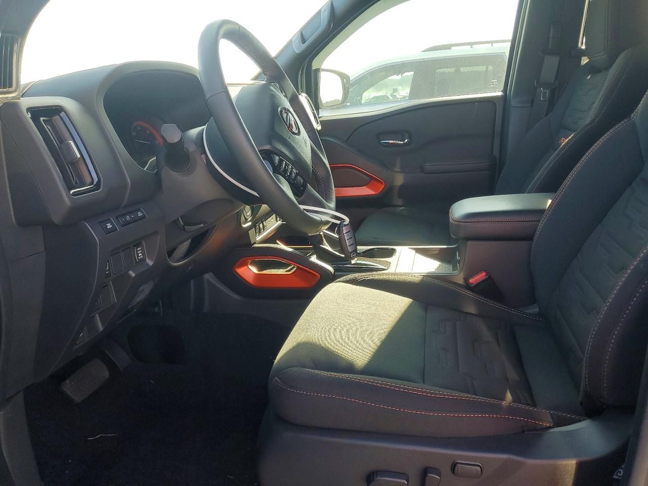 2025 Nissan Frontier s