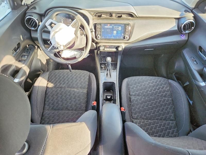 2021 Nissan Kicks sv